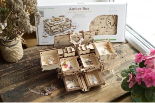 «The Amber Box» mechanical model kit