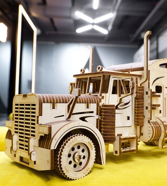 Ugears mechanical model kit Heavy Boy Truck VM-03 and wooden 3D puzzle. Self-propelled lorry truck with R6 engine, forward, back and idle transmission modes, automatic coupler with trailer. Long-hauler for self-assembly. Original gift for boys and girls and smart hobby for grown-ups.