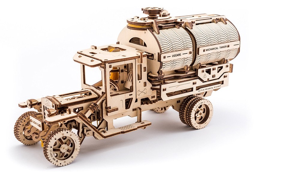 “Tanker” mechanical model kit 